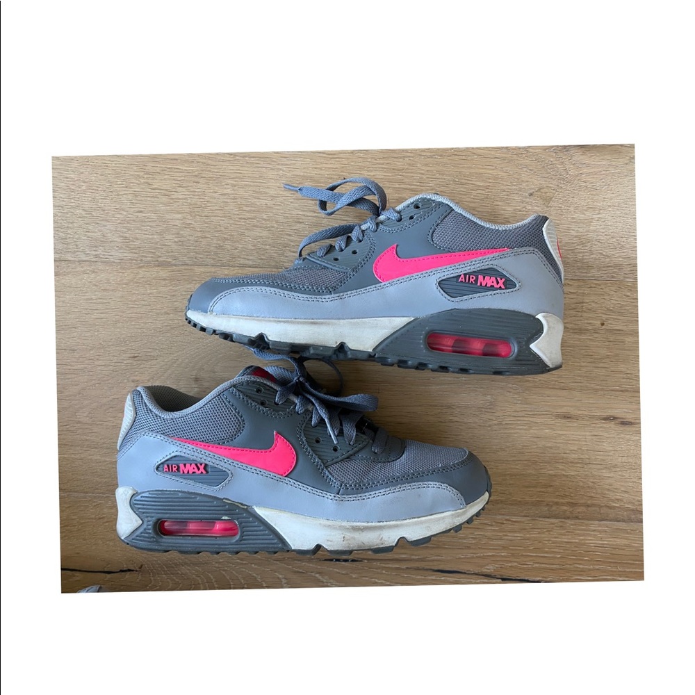 Nike Women’s Air Max 90 size 6y or 7.5 W